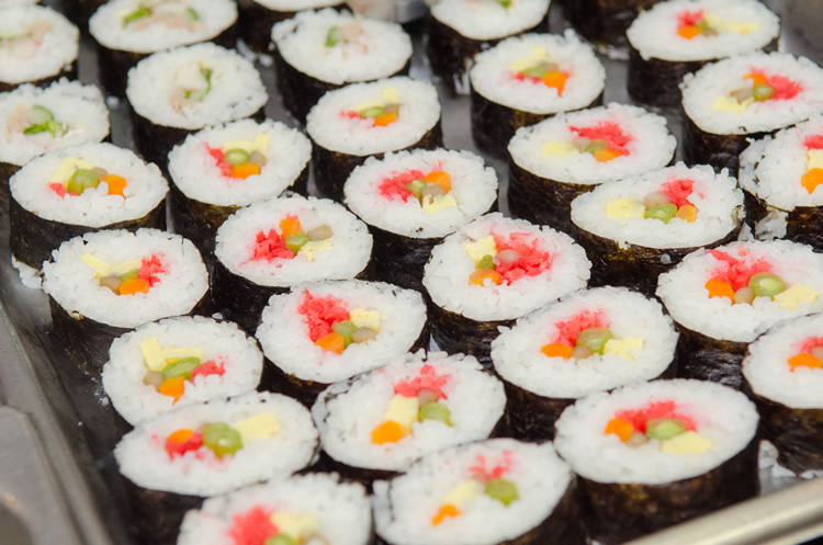ACENBI comemora 70 anos com noite do sushi em parceria com Parque Maeda